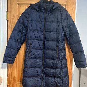 The North Face 550 women’s puffer coat, Navy, size medium, excellent condition